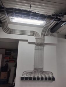 Ovládání světel, infrazářičů a elektrických světlíků v dílně